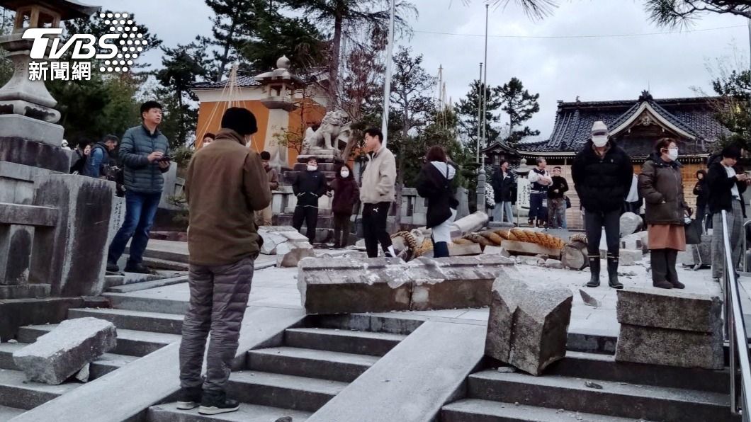 日強震遊客奔逃 「大野日吉神社」鳥居倒塌