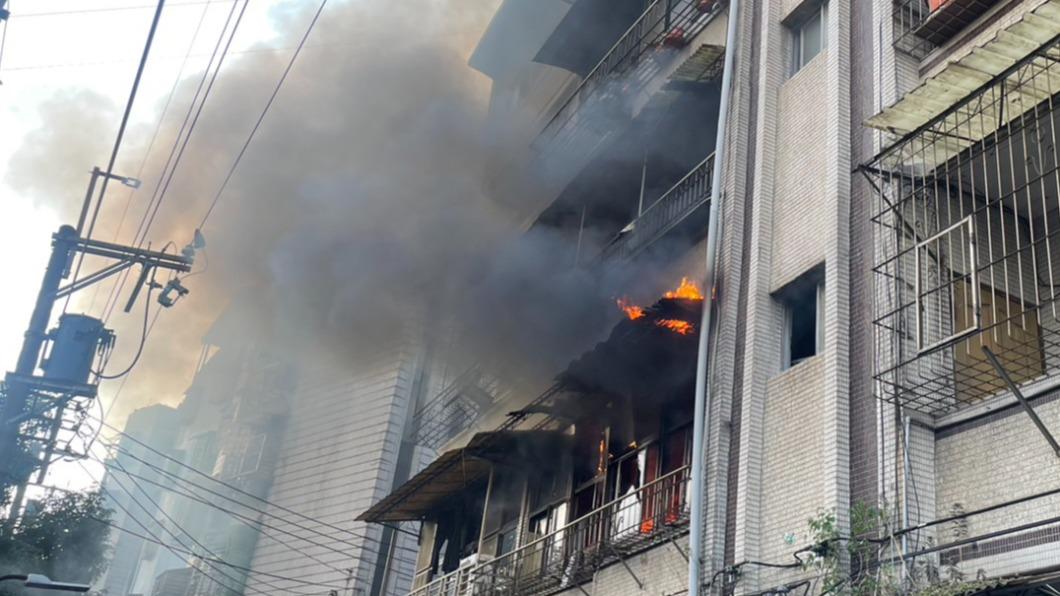 基隆民宅火警 1人無生命跡象2人嗆傷送醫