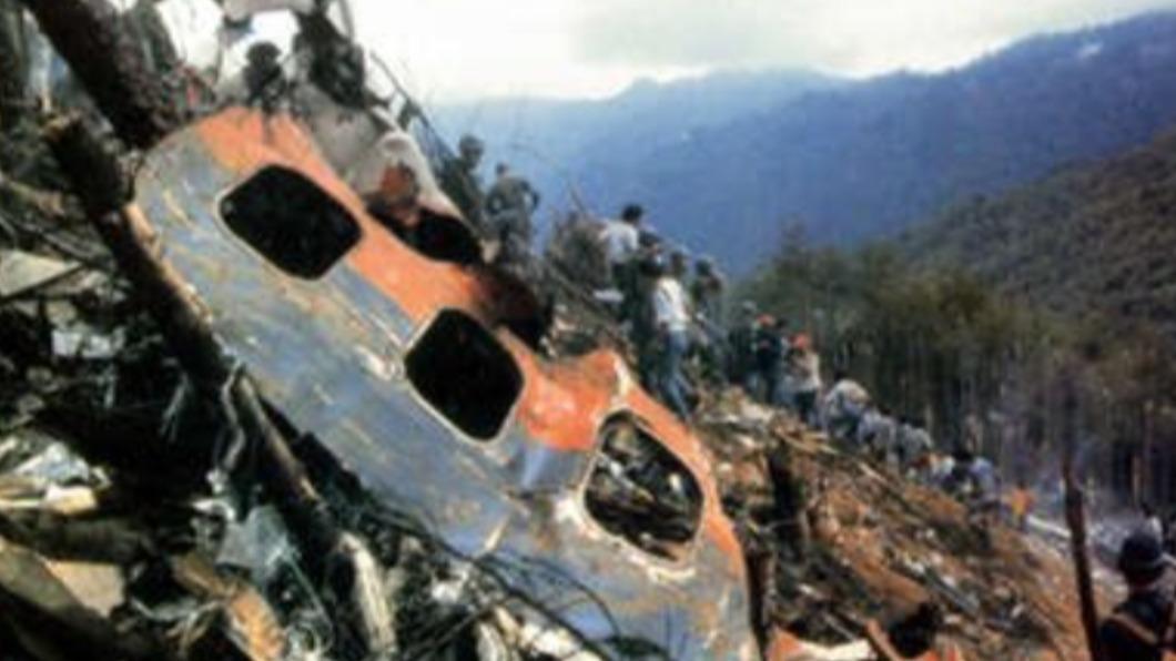 回顧日航「1985重大墜機事故史」!起飛30分鐘失控 撞高山520人斷魂