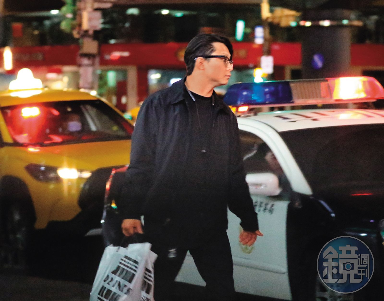 柯汶利此時才跟著張鈞甯去搭車。（圖／鏡週刊）