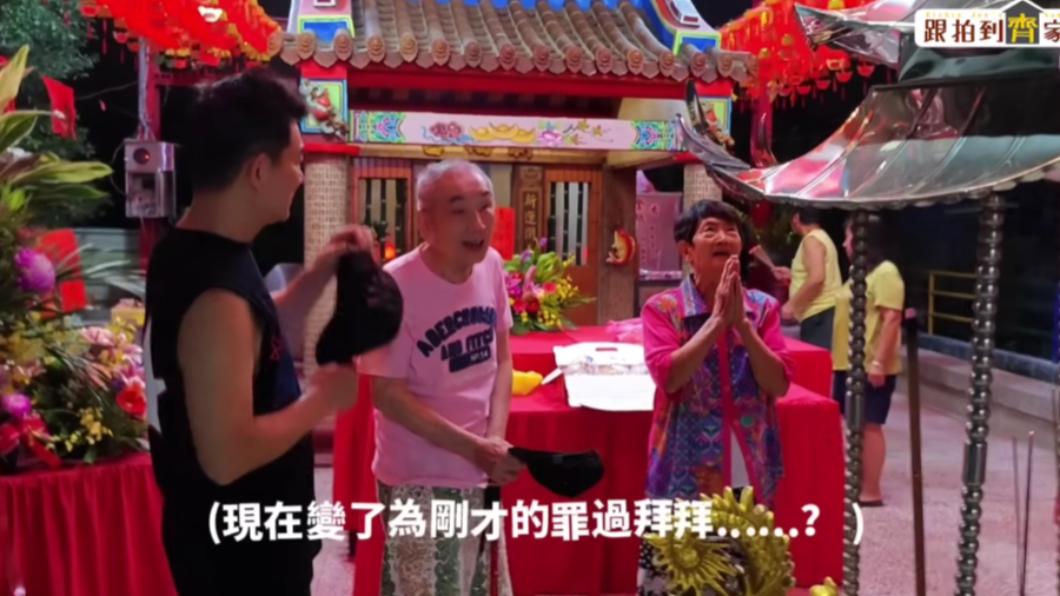 任賢齊（左起）和爸爸被媽媽帶去拜拜靜心。（圖／翻攝自任賢齊YouTube）