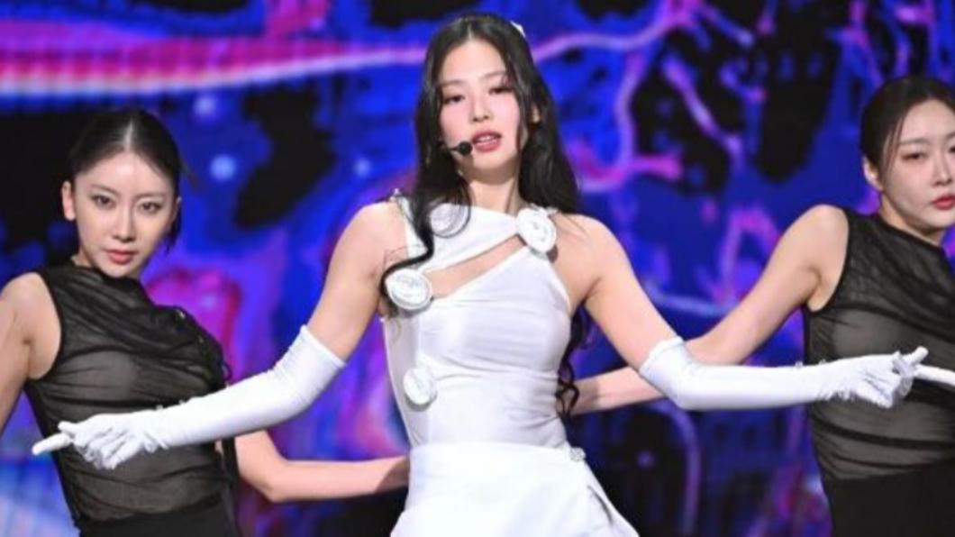 Jennie想更自由的、舒服的進行個人行程,於是找相處多年的同時創建個人品牌。(圖/翻攝自oddatelier.jennierubyjane IG)
