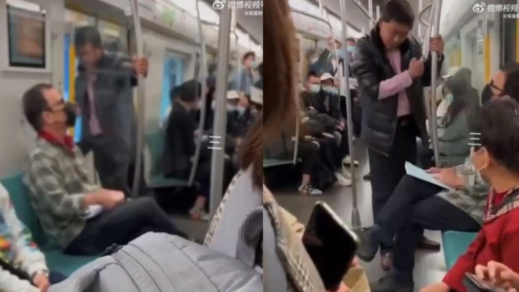 男子不斷挑釁外籍男乘客。(圖/翻攝自微博)