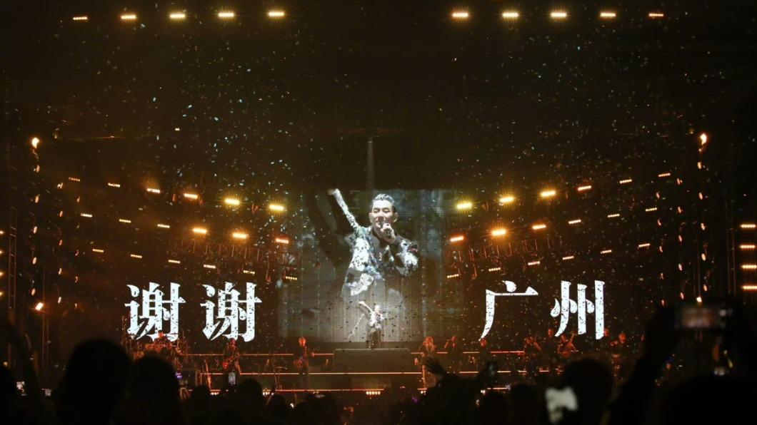 任賢齊與粉絲一起跨年。（圖／翻攝自任賢齊微博）