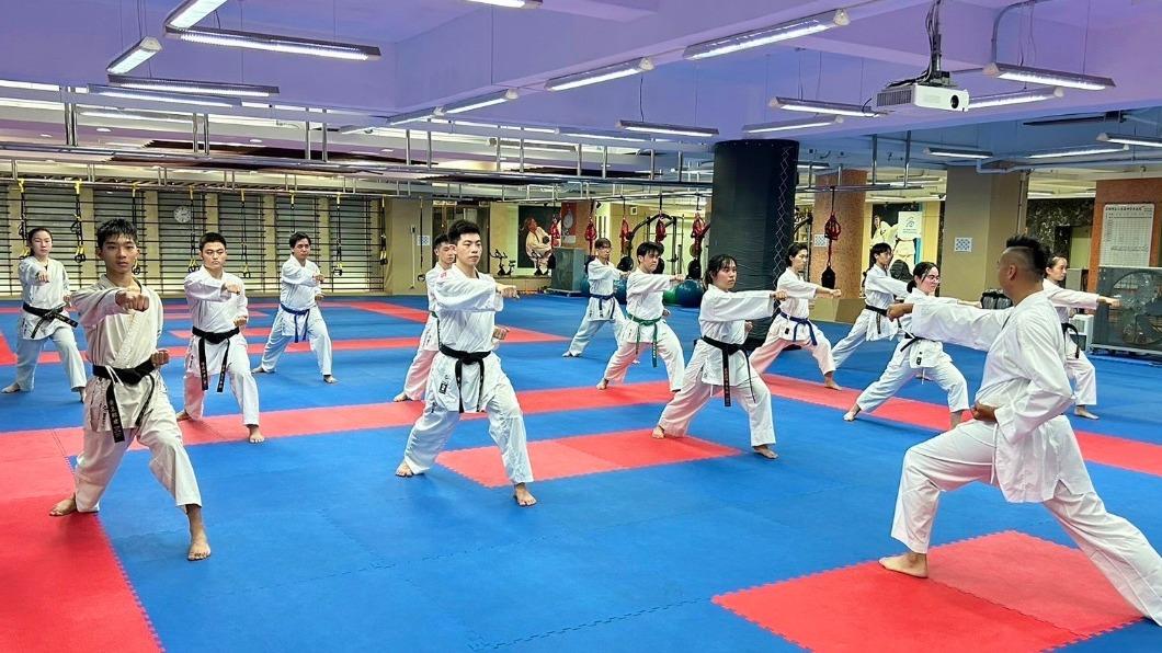 香港城市大學與小港高中「空手道交流」　提升競技實力
