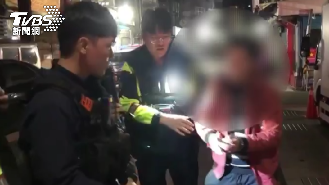 強押孕女友去醫院還「搶手機限制行動」 警當街攔車逮人