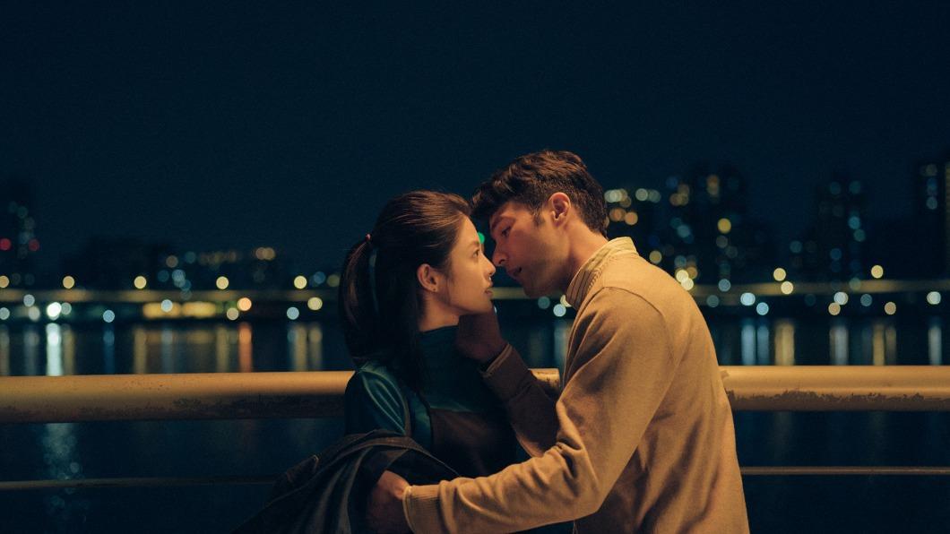 劇中詹子萱陷三角戀,柯震東、鳳小岳疑成情敵。(圖/Netflix提供)