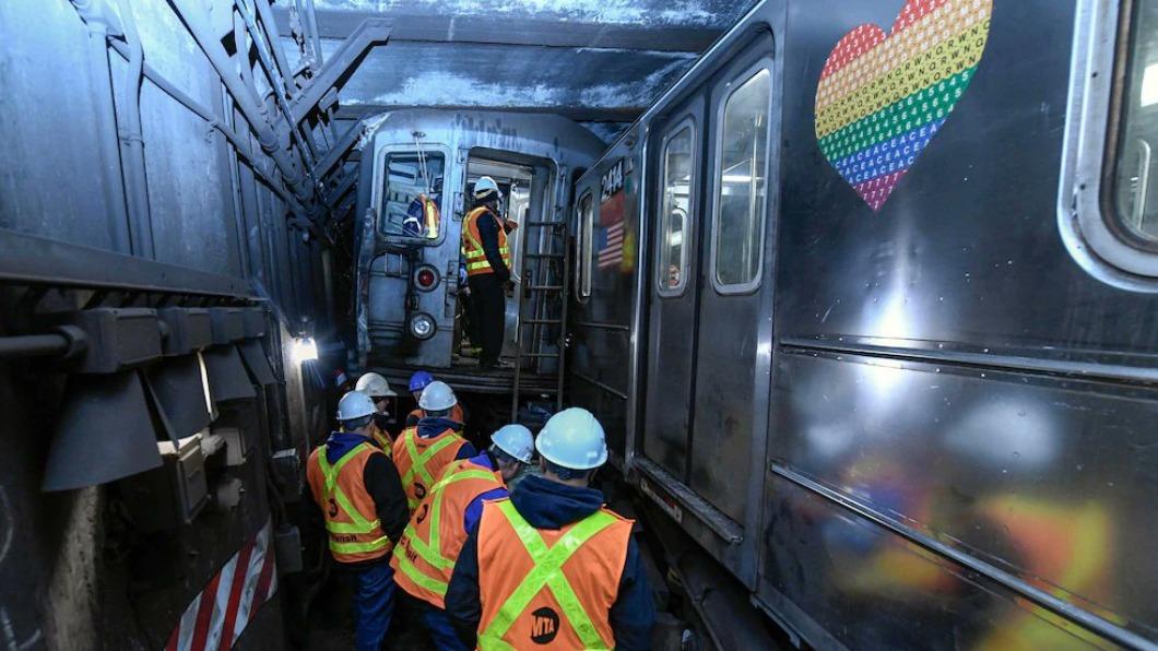 乘客尖叫狂奔!紐約地鐵追撞釀26傷 前車遭蓄意破壞惹禍