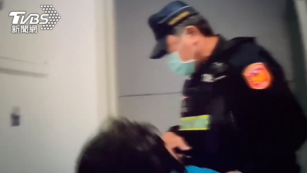 陳嫌被警方帶回警局，依性騷擾防治法第13條規定函報市府主管機關續處。（圖／TVBS）