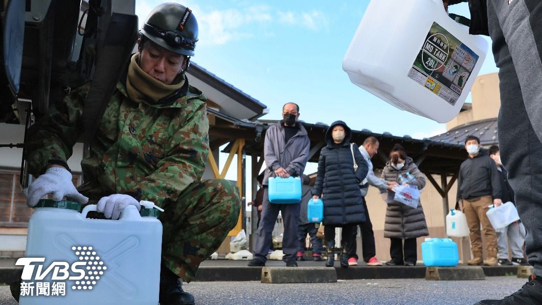 石川地震災區大停水 受災戶吃雪解渴、用烏龍茶果汁煮飯