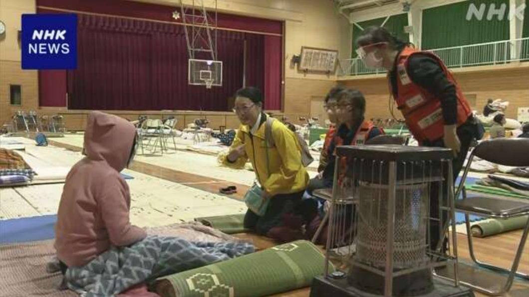 隨著水源持續短缺，避難所恐將出現傳染病流行。(圖／翻攝自NHK)