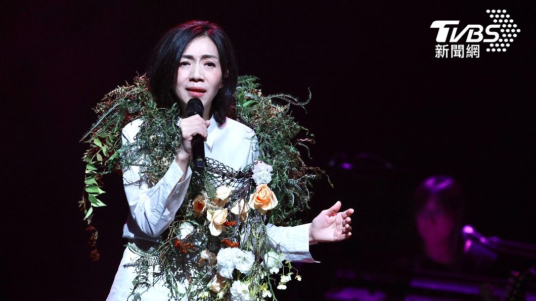 萬芳唱一半!大咖金曲歌王被拉上台 她大秀電臀獲讚「很有力」