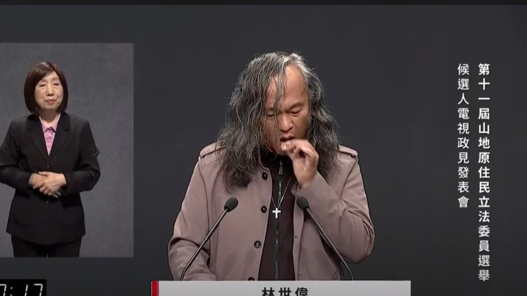 立委候選人上次抽籤秀紅內褲 這次政見會罵到「假牙噴飛」