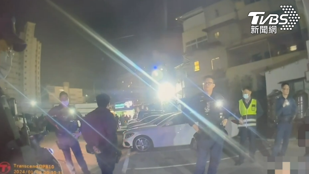 警方獲報後派遣新莊所、偵查隊以及線上快打警力前往處理。 (圖/TVBS)