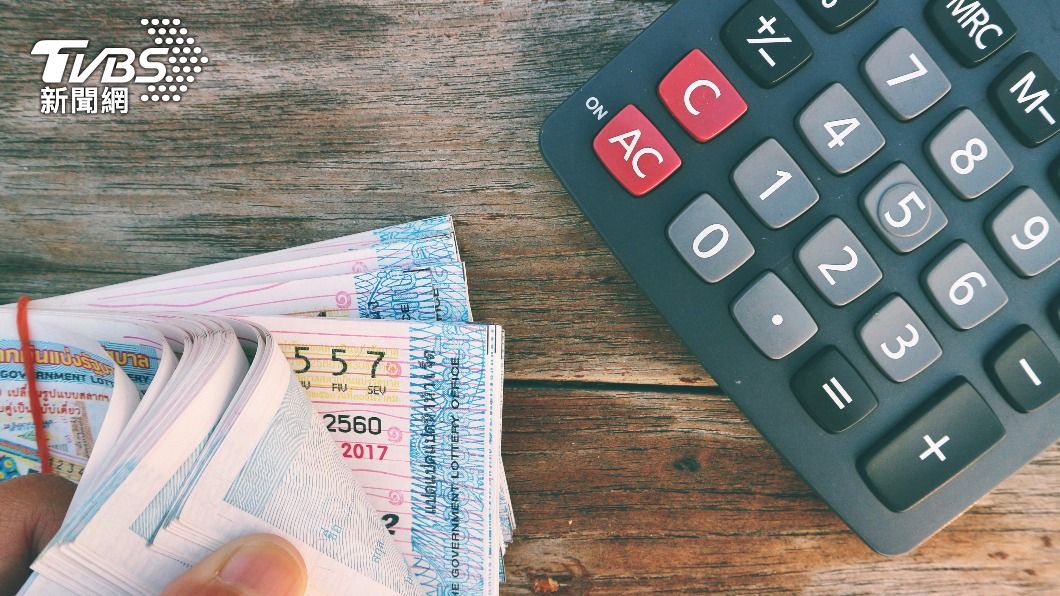 澳洲老翁中百萬樂透爽出國度假 回家驚見「退休金被取消」崩潰