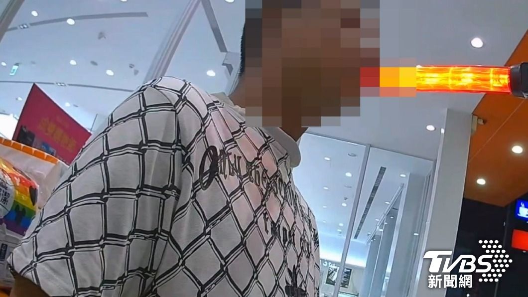 35歲媽寶男無照酒駕 見警躲超商:先問媽媽怎麼辦