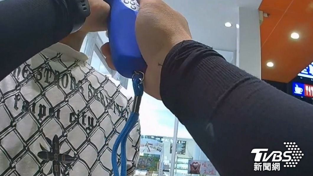 陳男經天人交戰後決定酒測,最後還是超標依公共危險罪送辦。(圖/TVBS)