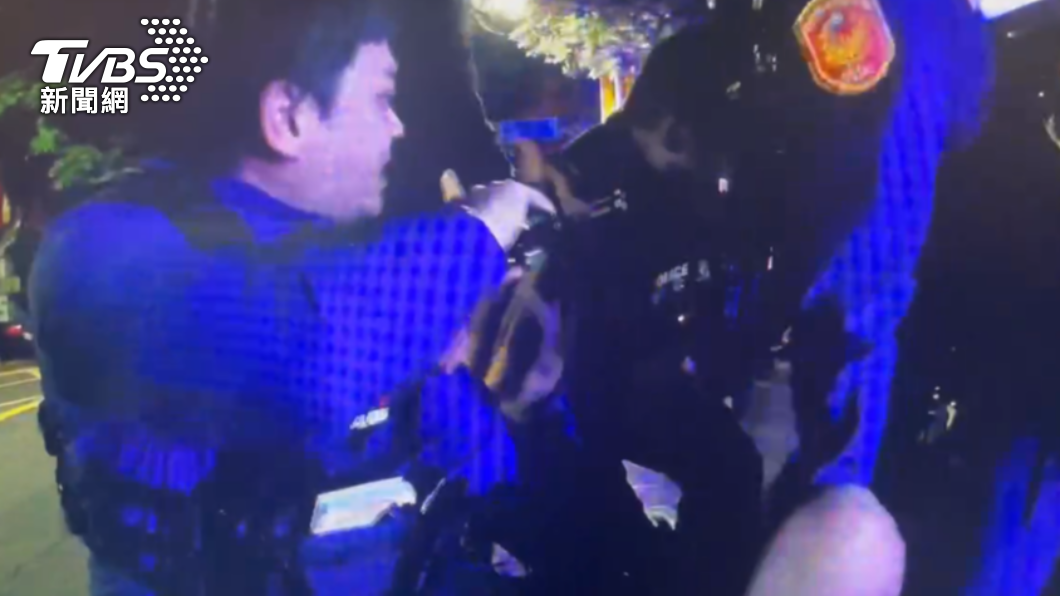 不讓回家繼續喝 2友當街互毆警幫勸竟被推打鳴槍嚇阻