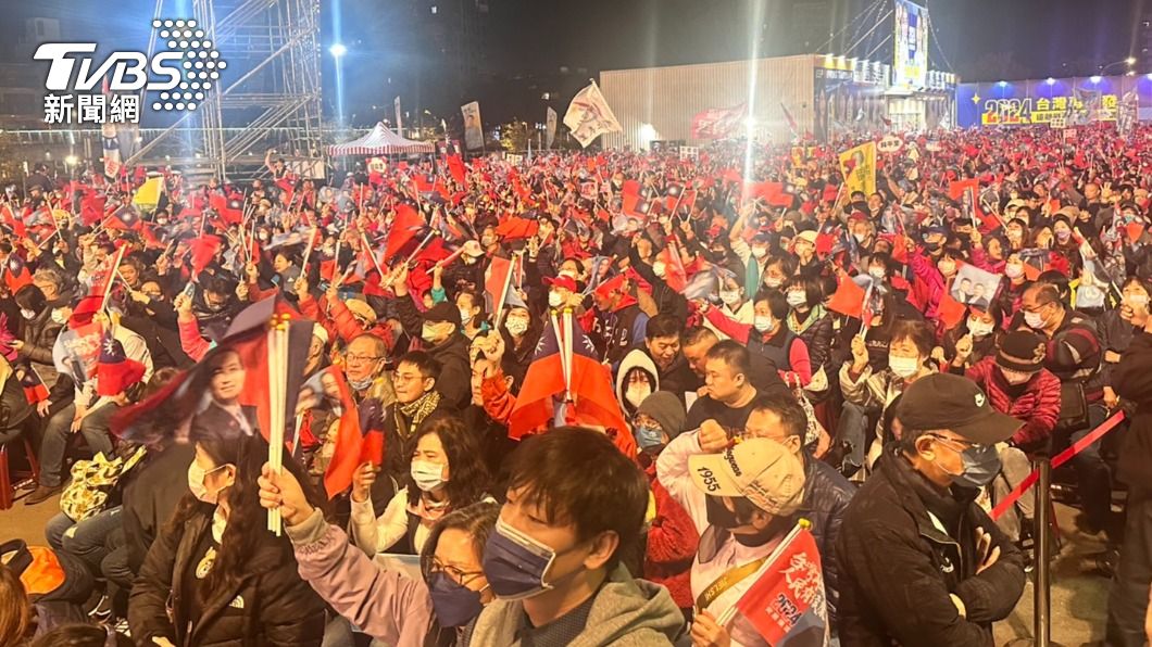 國民黨正副總統候選人侯友宜、趙少康今（6）日到桃園舉行造勢晚會「團結勝利大會」。（圖／林至柔攝）