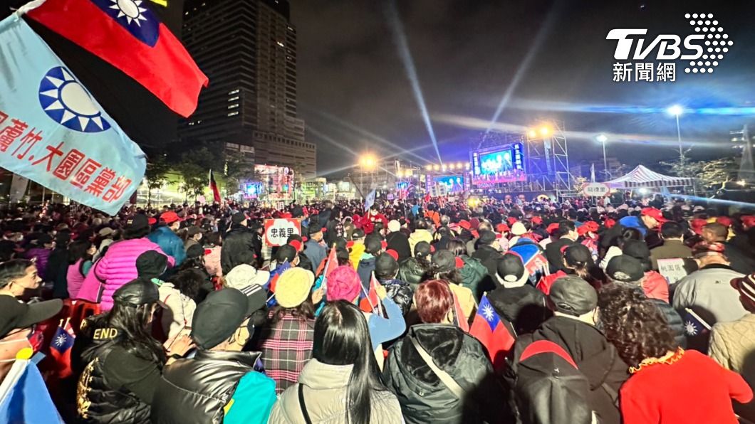 國民黨正副總統候選人侯友宜、趙少康今(6)日到桃園舉行造勢晚會「團結勝利大會」。(圖/林至柔攝)