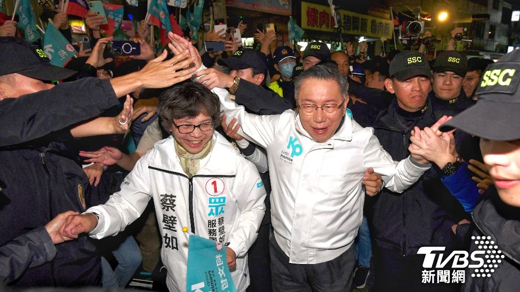 民眾黨中一選區立委候選人蔡壁如(左)及民眾黨總統候選人柯文哲(右)。(圖/胡瑞麒攝)
