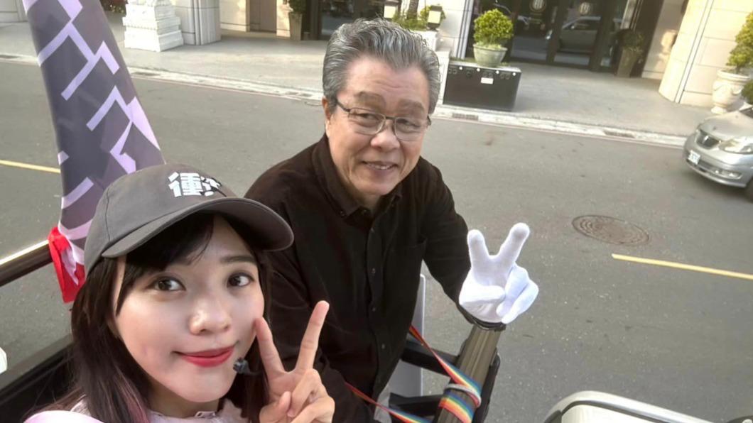 金鐘歌王南下助陣！楊烈陪黃捷「車掃拉票」　親民互動支持者嗨翻
