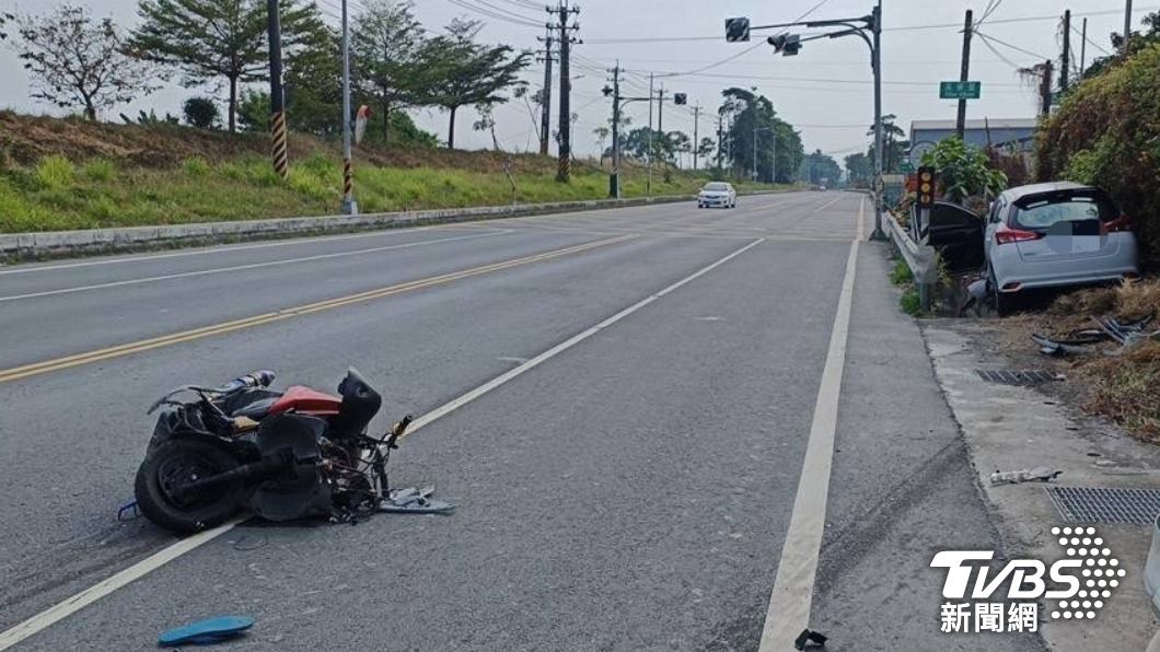 快訊/高雄男「離奇逆向」直衝轎車喪命 機車爛成廢鐵