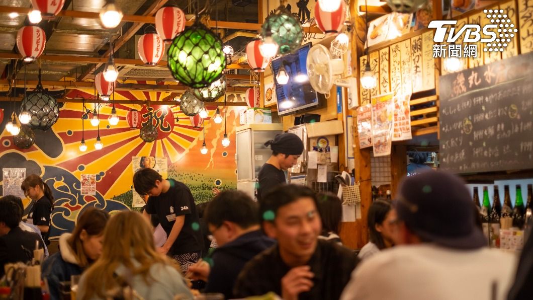每當下班時或是到了周末,許多人選擇前往居酒屋小酌一番。(示意圖/shutterstock達志影像)