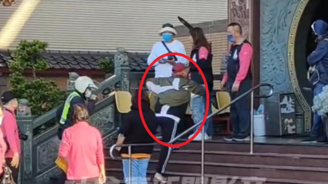尿急等不了!高雄莽男欲進廟借廁所 亂停車爆流血衝突