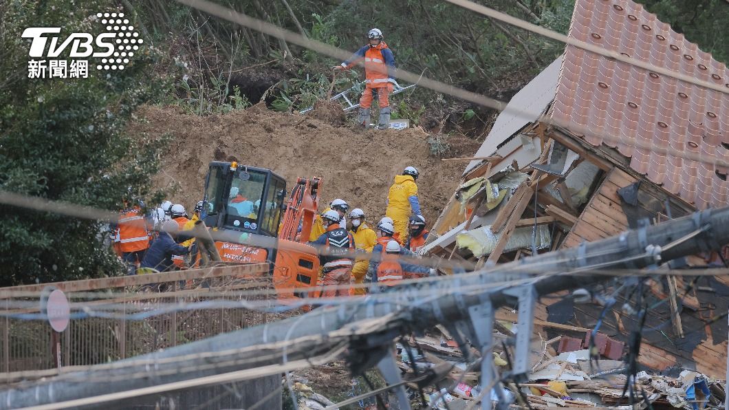 10位家人疑強震中遭活埋 他見兒遺體崩潰:還想一起過年