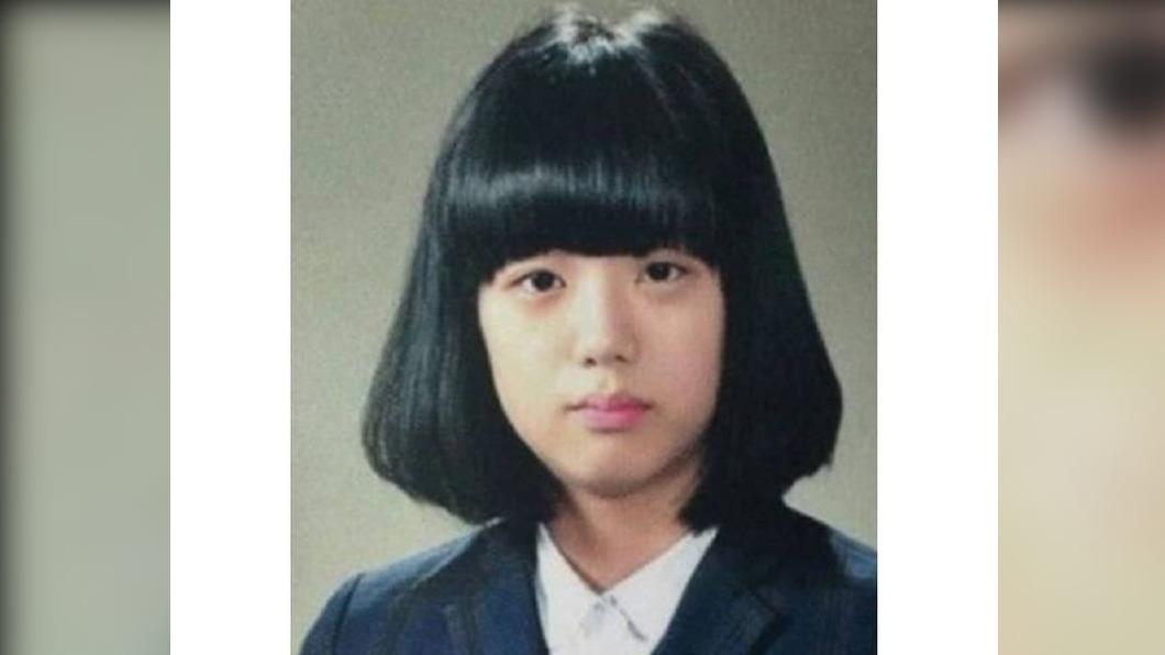 Jisoo認為自己國中的時候髮型很像「三角飯糰」。(圖/翻攝自IG帳號kimjichuuuuu)