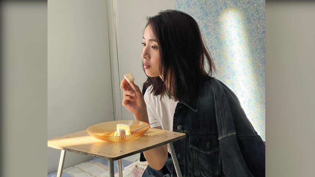 看不出真實年紀！　林依晨全新年曆曝光「少女感噴發」超正