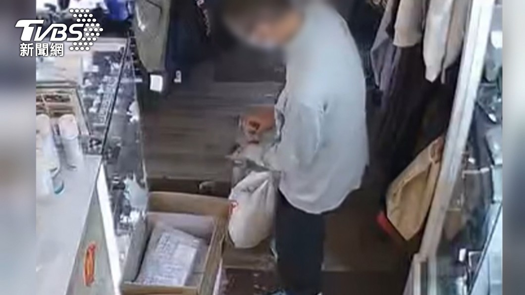 中壢男戴手套偷服飾店現金！再用錢買衣變裝2次　狡猾轉乘掩行蹤