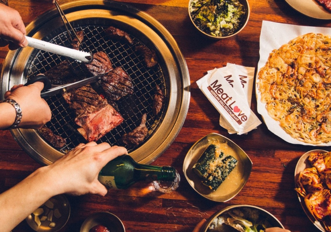 十種以上的小菜吃到飽。(圖/翻攝自臉書)