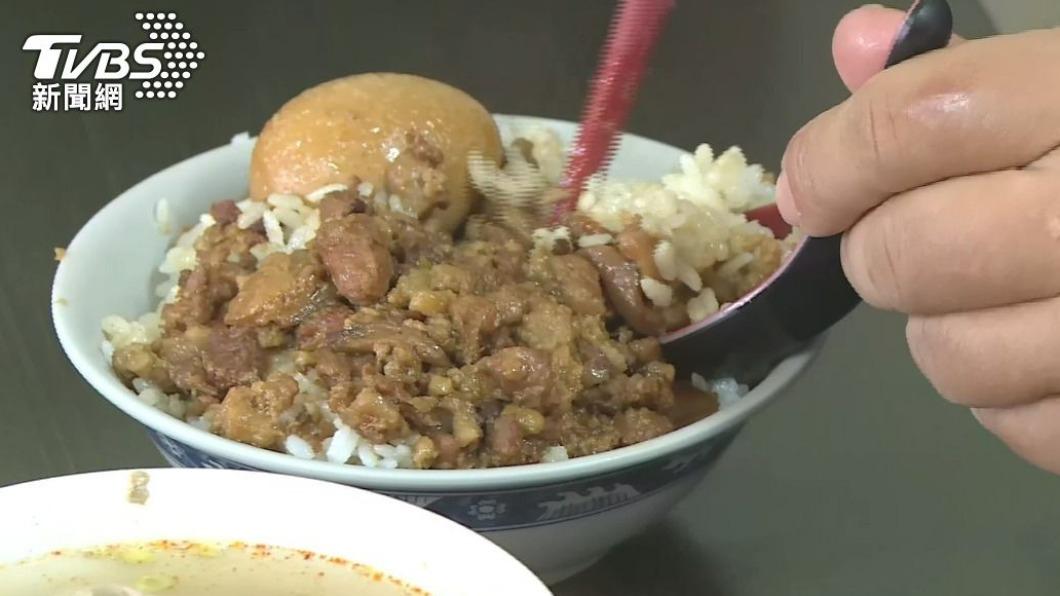 婦人帶滷肉飯探望安養院老友　八旬翁大快朵頤竟噎死她下場曝光