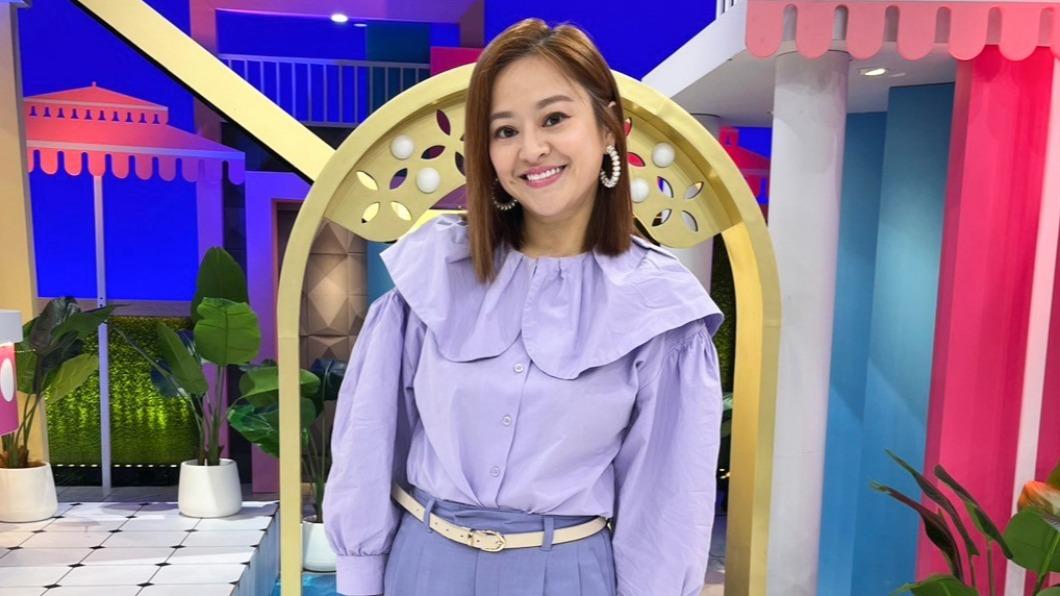 女星主持婚禮犯大錯!回後台「嚇到尿褲子」 唱名5頁人名壓力超大