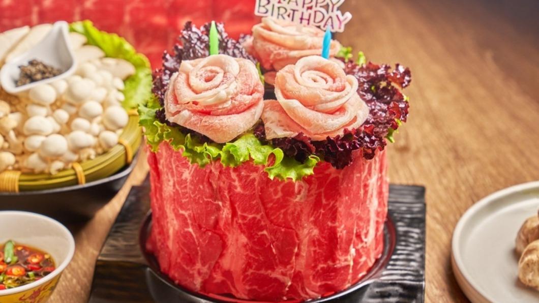 每人單點消費滿1,000元,即可獲得「手工精品生日肉蛋糕」。(圖/馬辣集團提供)