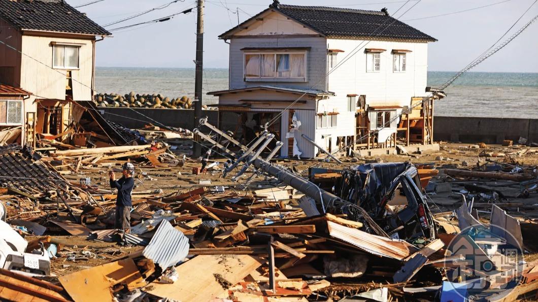 震撼!民宅倒塌、電線桿傾斜 能登半島地震重災區直擊