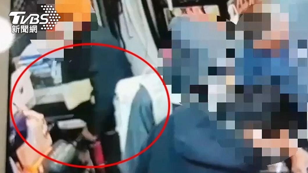 3年輕男東區閒晃偷GUCCI皮帶 「纏繞藏小腿」被抓包