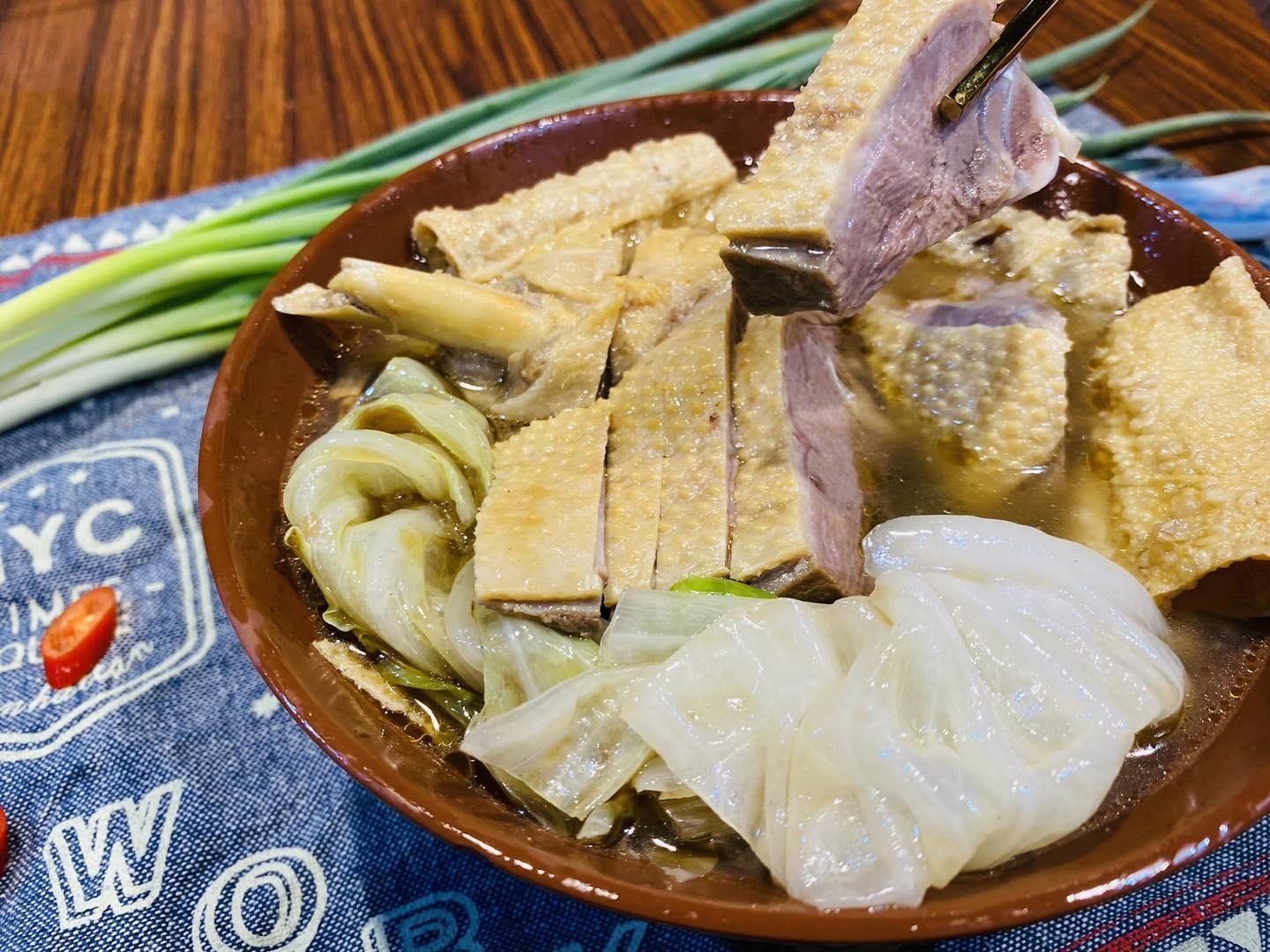 新竹廟口鴨香飯。(示意圖/翻攝廟口鴨香飯粉絲專頁)