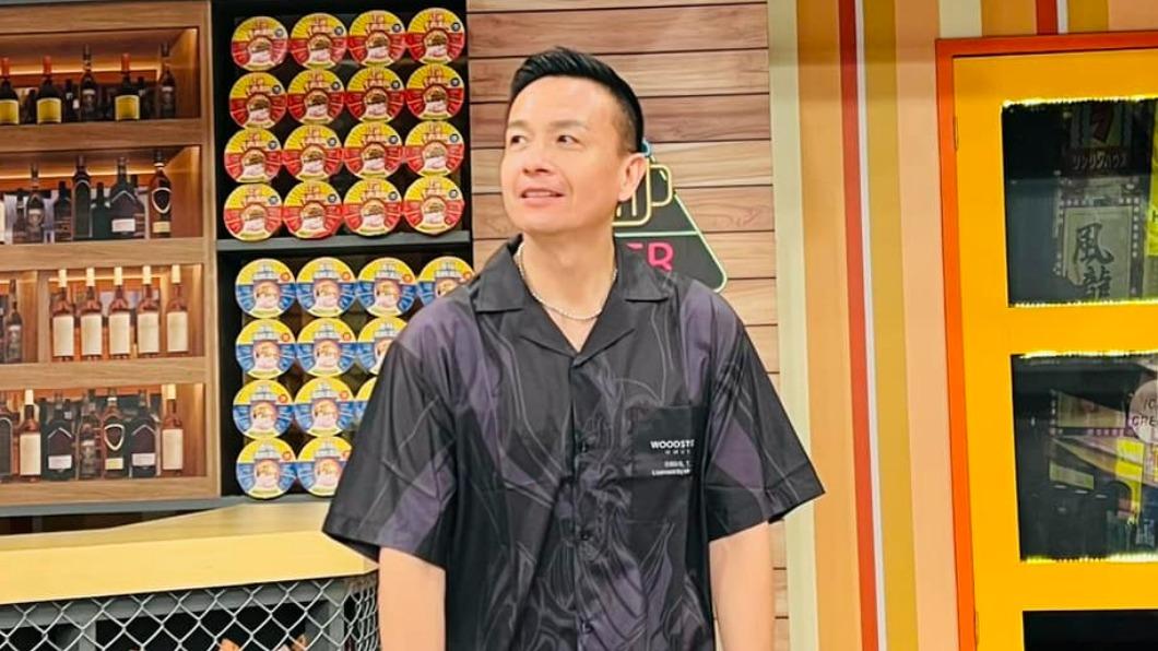 小鐘近年來多有主持跨年晚會。(圖/翻攝自小鐘臉書)