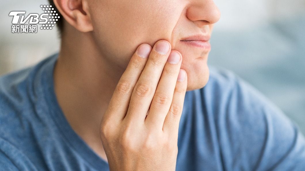 人夫「嘴角潰爛」染梅毒!一查才知頭綠綠 抓包妻偷吃國中同學
