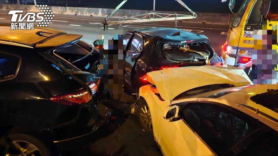 肇事駕駛認「自駕輔助釀禍」！國1驚悚7車連環撞　1人傷重亡