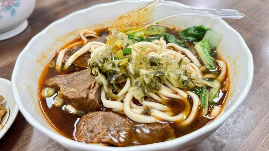 首推必吃紅燒牛肉麵。（圖／洋洋的吃喝玩樂提供）