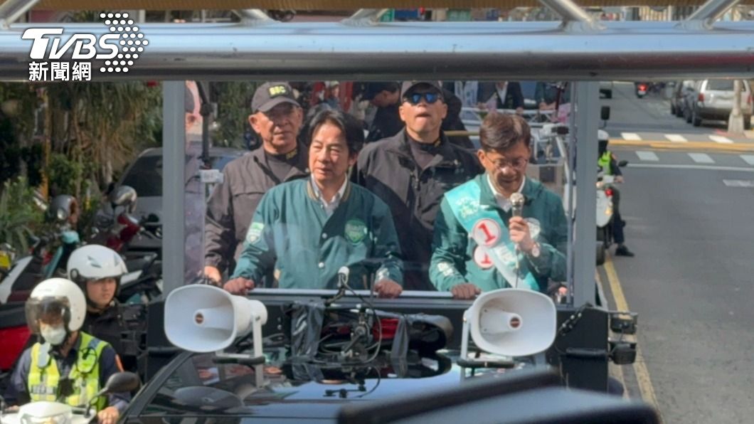 賴清德進行車掃。(圖/賴慧津攝)