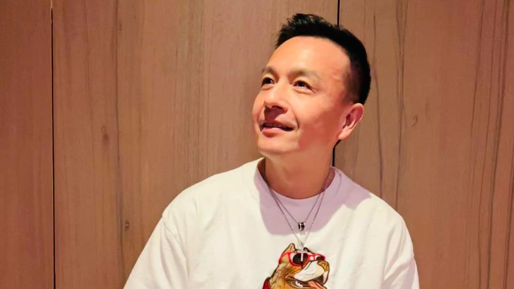小鐘主持尾牙惹毛董事長「當場在台上被洗臉」 又犯1大忌慘遭封殺