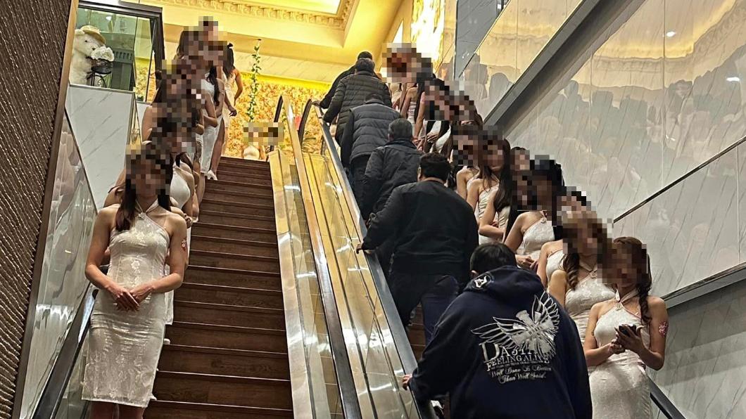 桃園洪門108將忠義大會席開百桌 108名高衩禮服美女一字排開