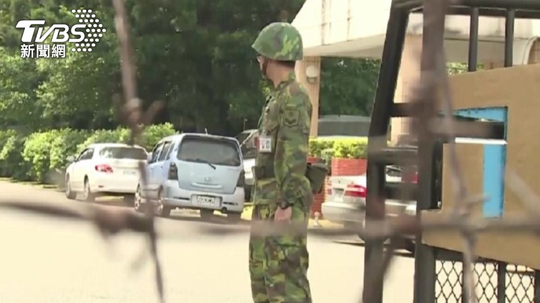 陸軍少校拿電擊棒7度狂電6下屬　看他跑還追回：看你欠電