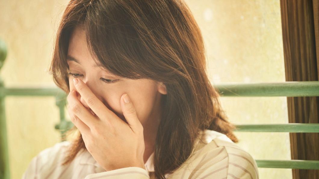 賈靜雯認情緒敏感!哭喊「我不是好媽媽」 捂臉掉淚畫面曝光