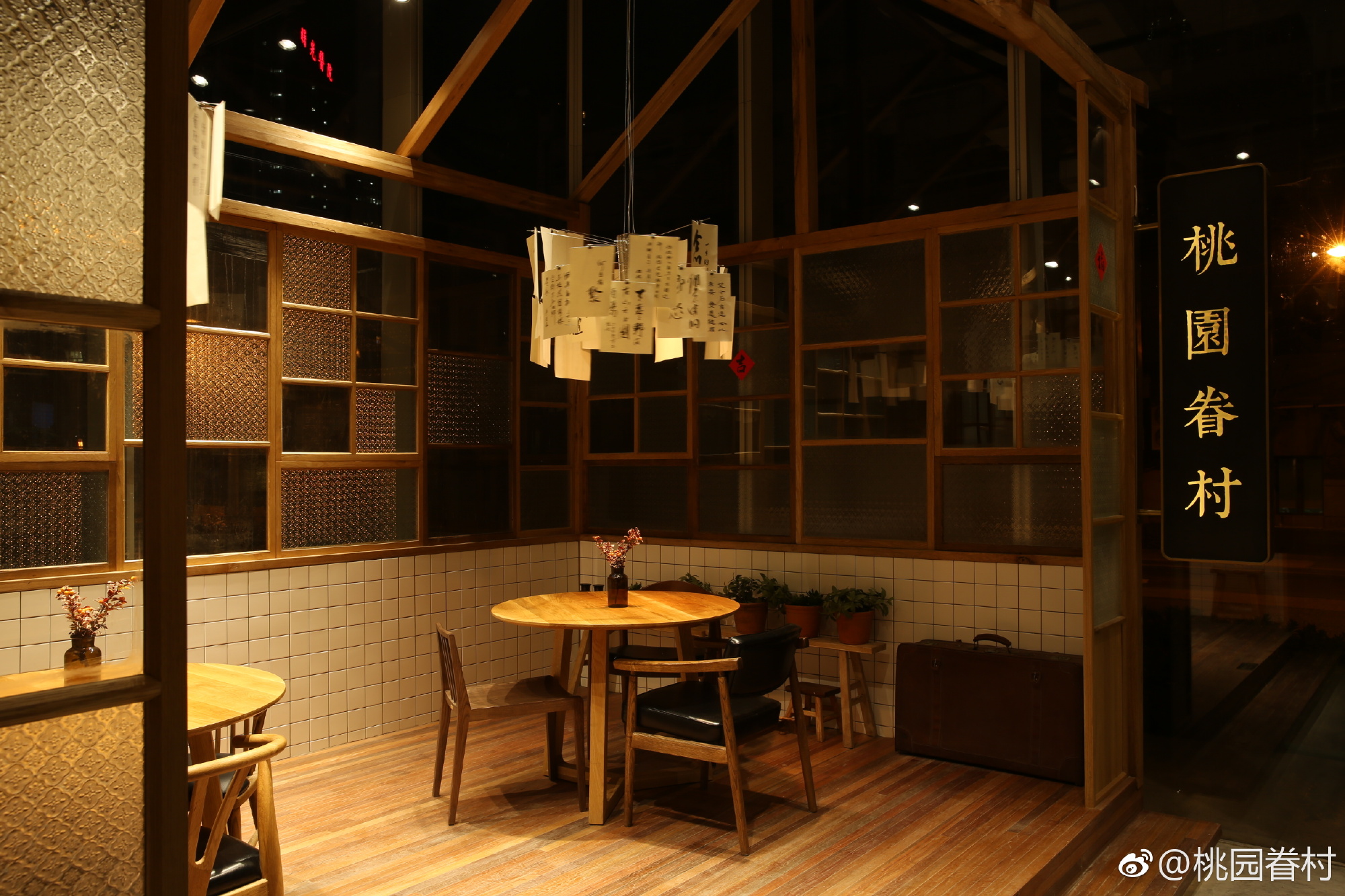 桃園眷村店內隨便一拍,都是文青網紅照。(圖/翻攝自微博)